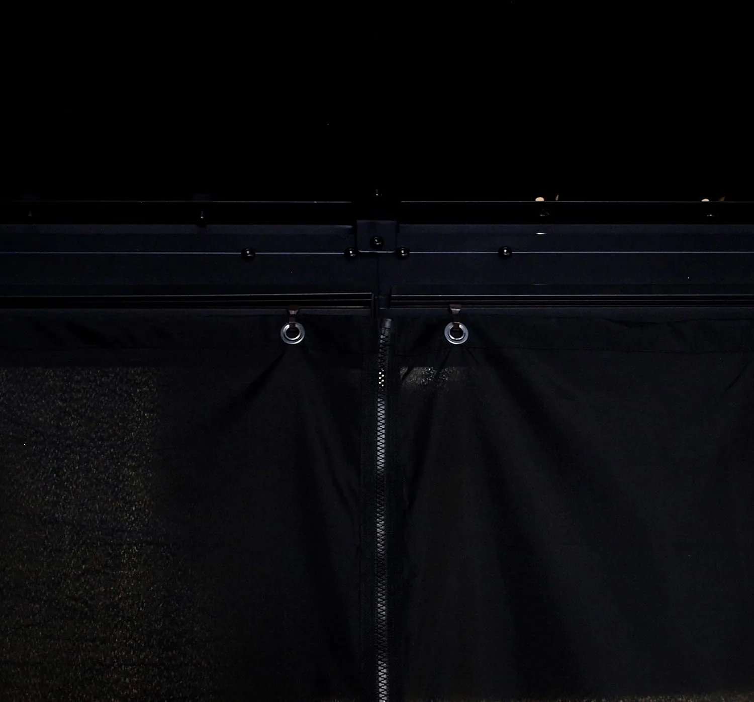DEGAMO Garten Pavillon Novara 3x3 Meter, Alugestell schwarz, Dach aus verzinktem Trapezblech/Metall, schwarz, mit Seitenteilen dunkelgrau — Ansicht 5